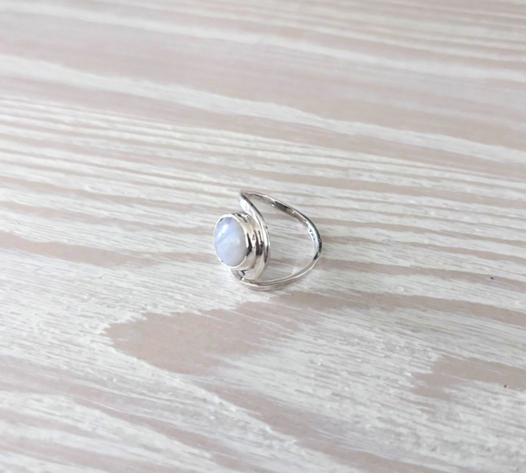 Anillo Espiral de Piedra Luna