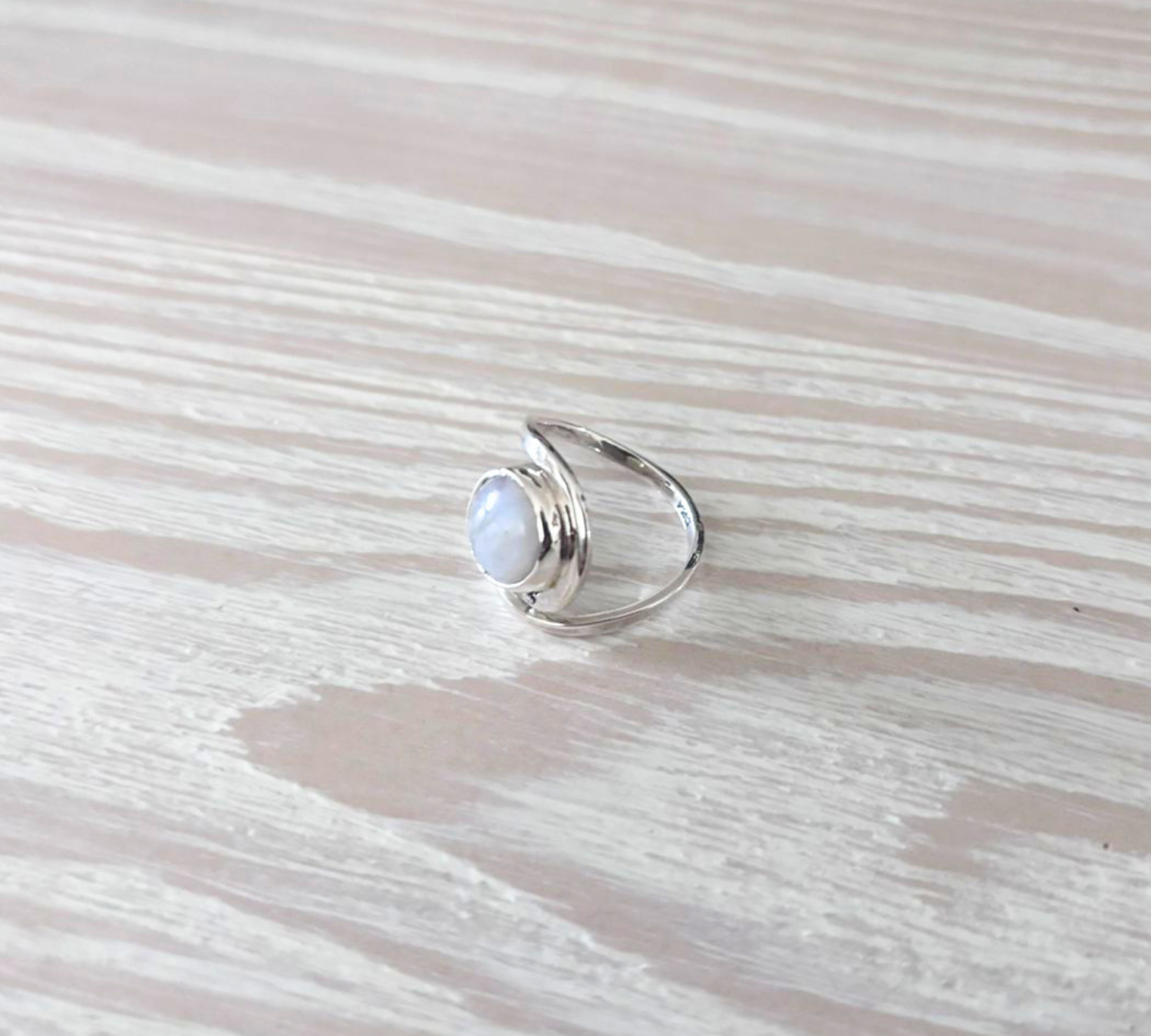 Anillo Espiral de Piedra Luna