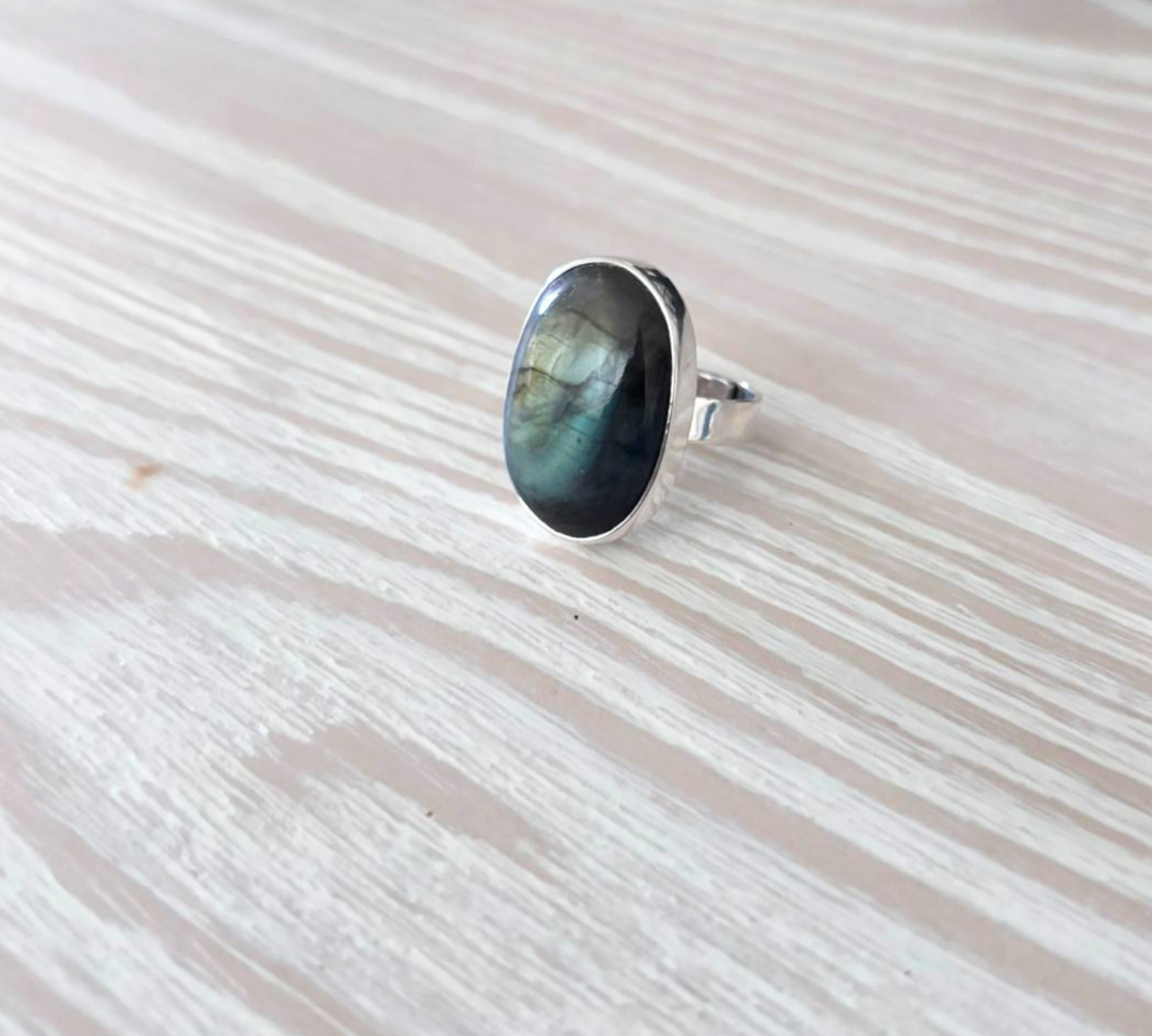 Anillo Oval de Labradorita