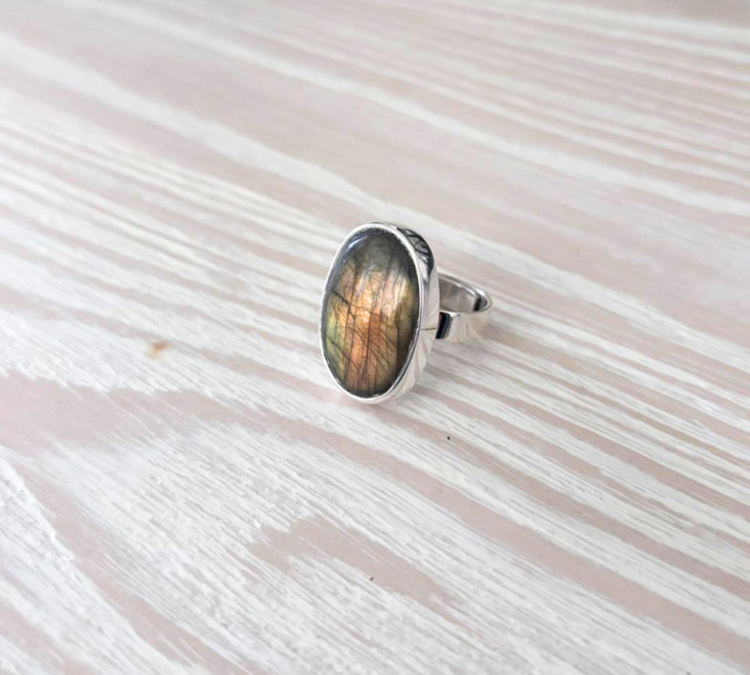 Anillo Oval de Labradorita